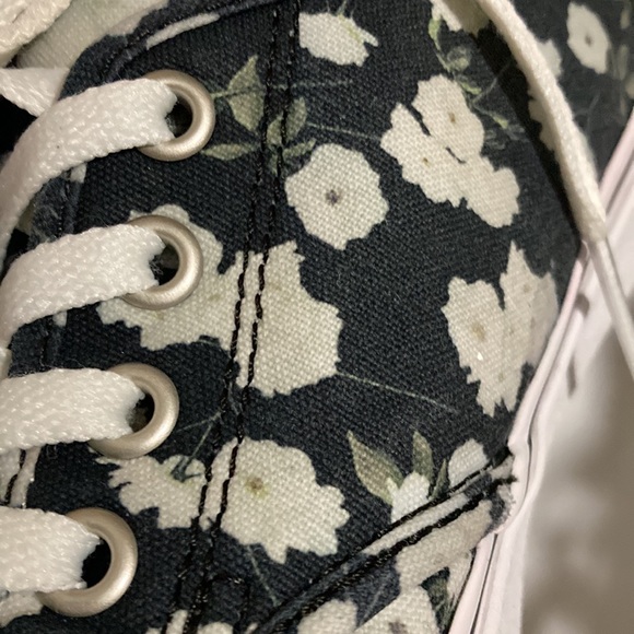 Sold 💌 Vans Sneakers - Picture 9 of 14